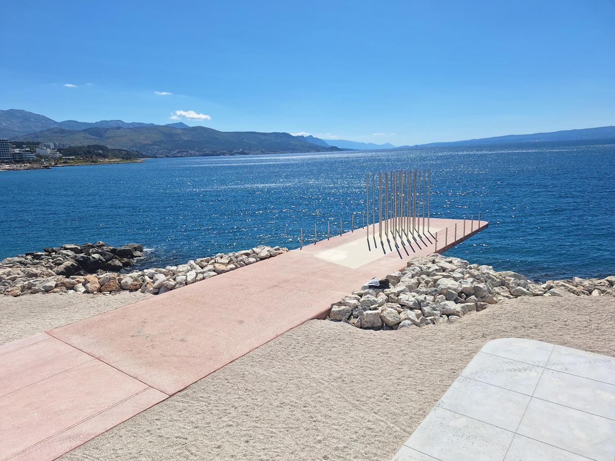 Latica * Split